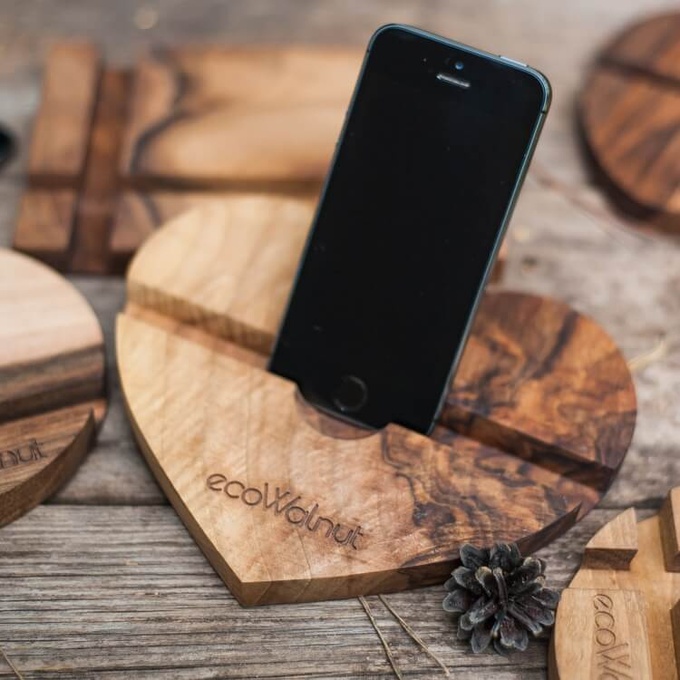 Дерев'яні підставки для смартфонів та планшетів
