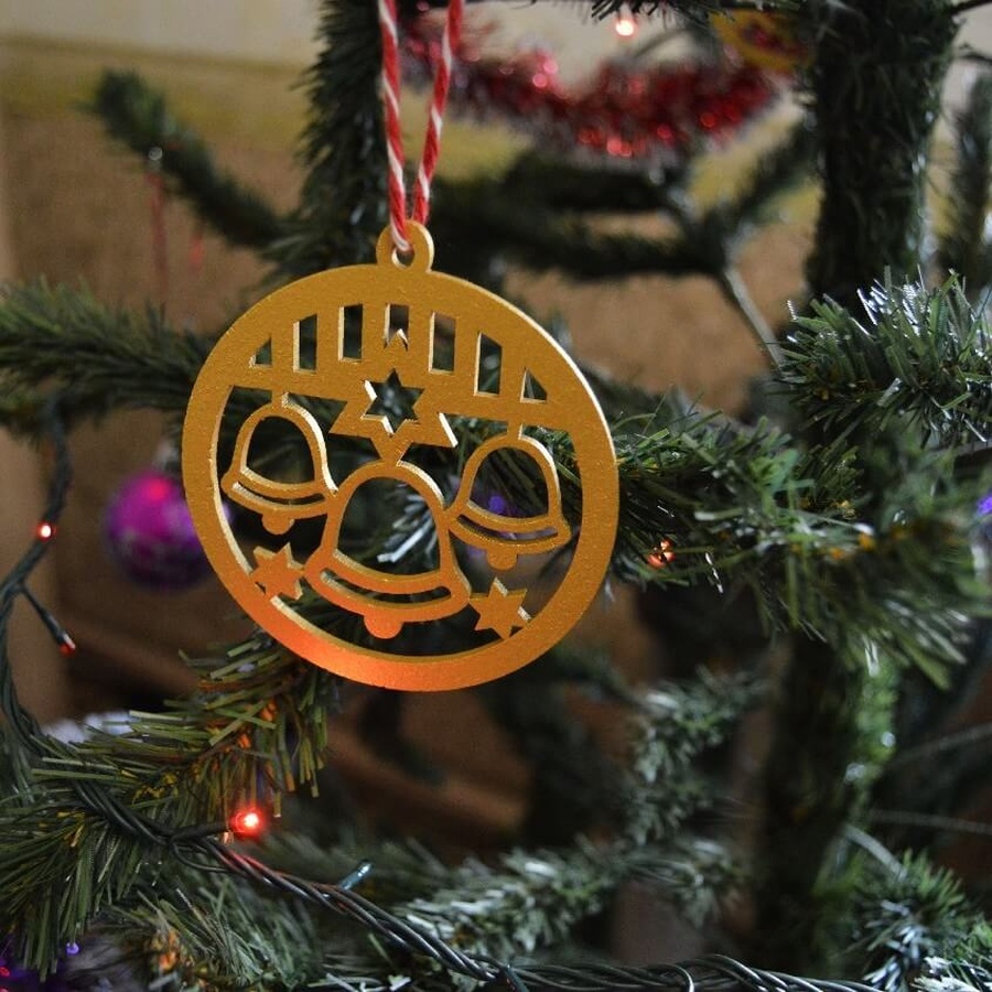 Новогодняя игрушка из дерева "Шар с колокольчиками"