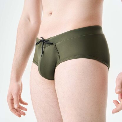 Мужские анатомические плавки Anatomic Briefs 2.1 хаки на модели, посадка и комфорт