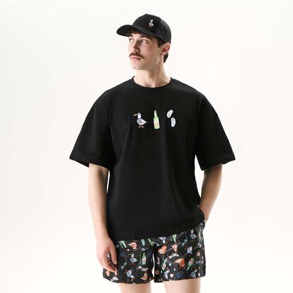 Комплект з футболки та кепки Beach Rebel Kit, чорний на моделі
