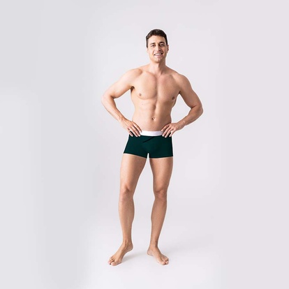 Мужские трусы Anatomic Classic 2.0, Silver Series, темно-зеленый вид на мужчине